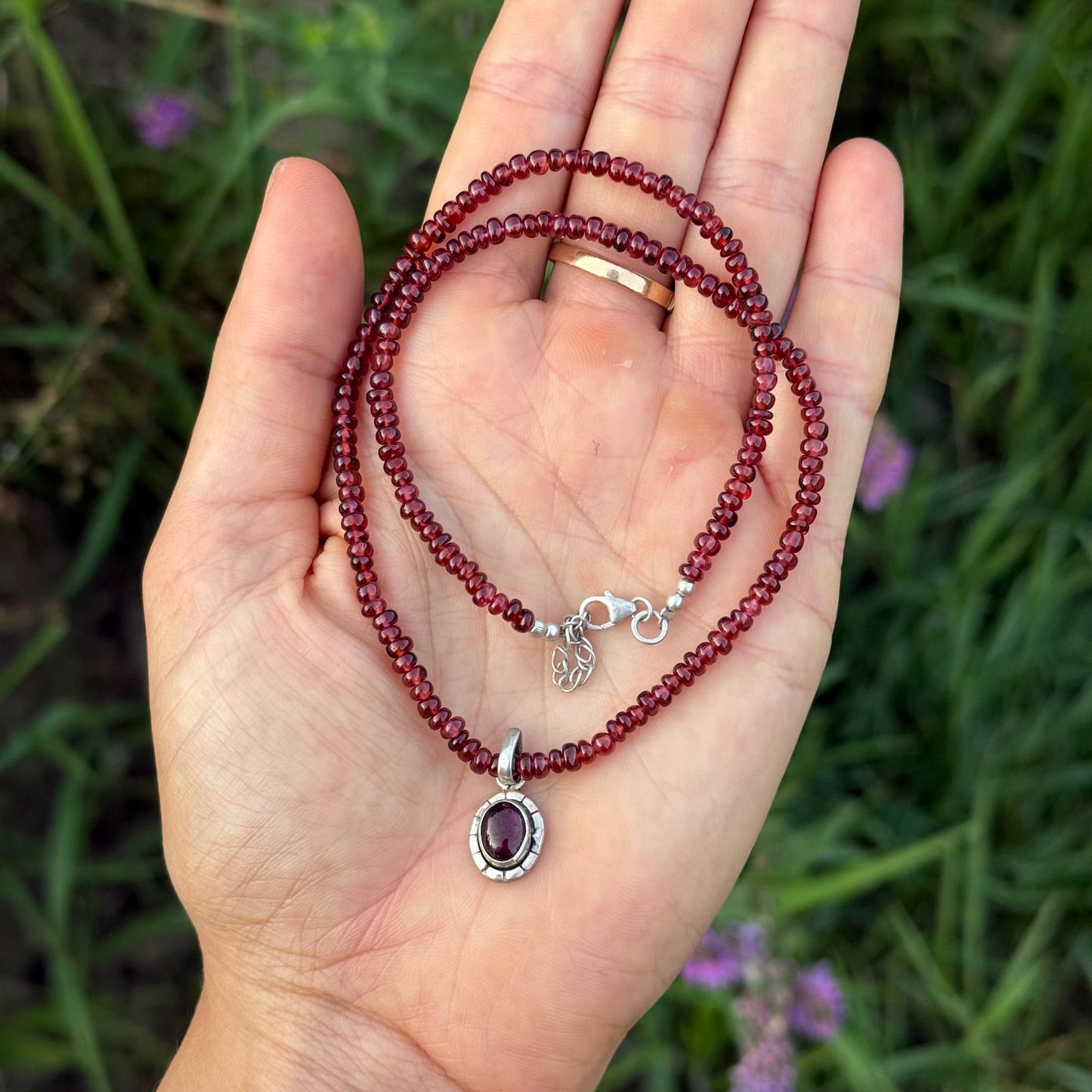 Collana granato rosso e ciondolo in argento 925