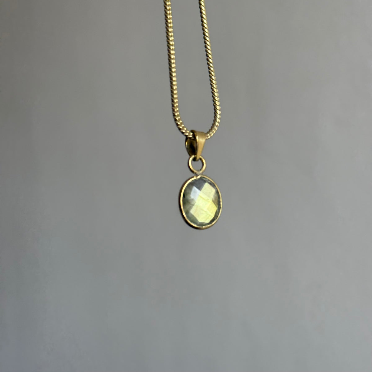 Ciondoli labradorite dorata