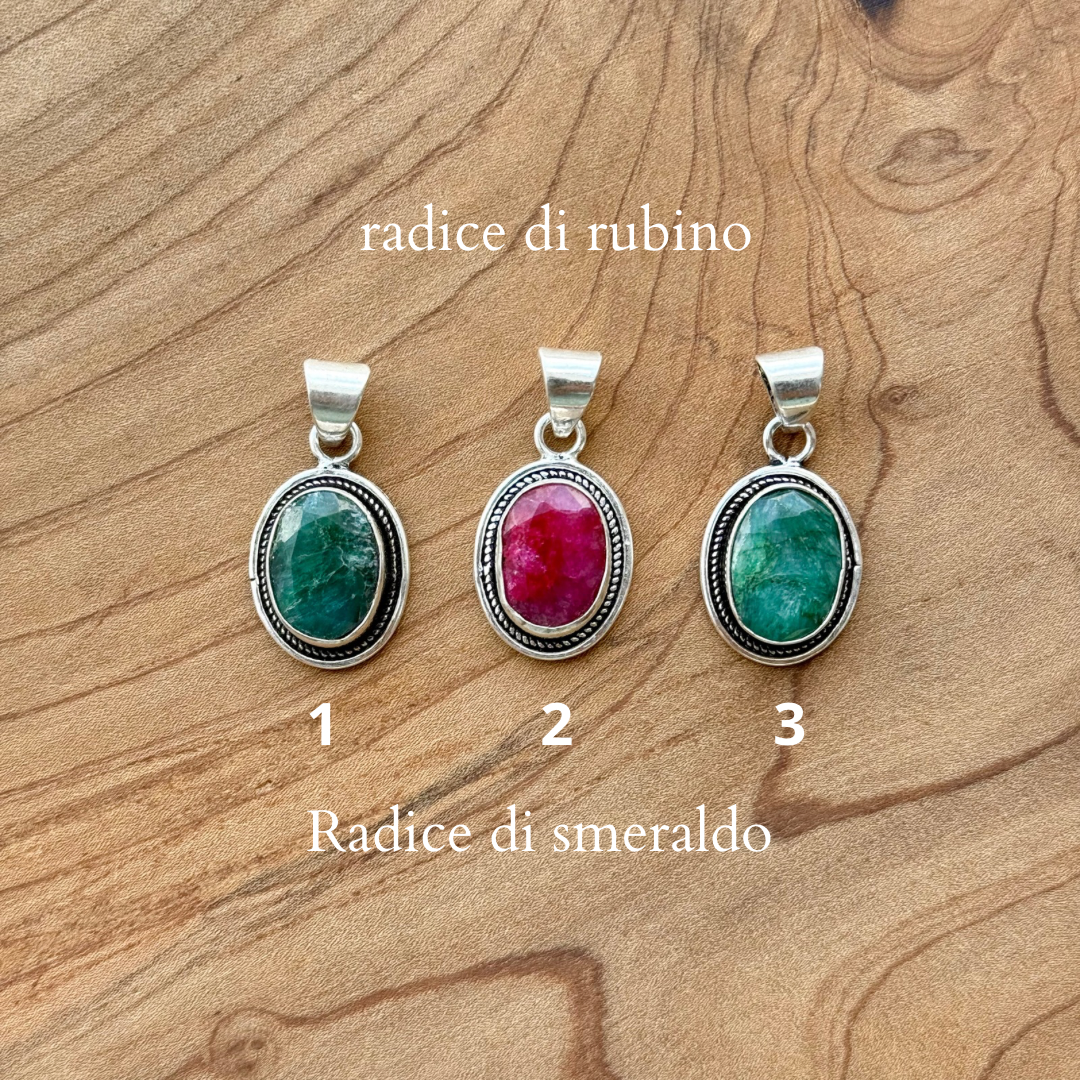 Ciondoli radice di rubino e smeraldo