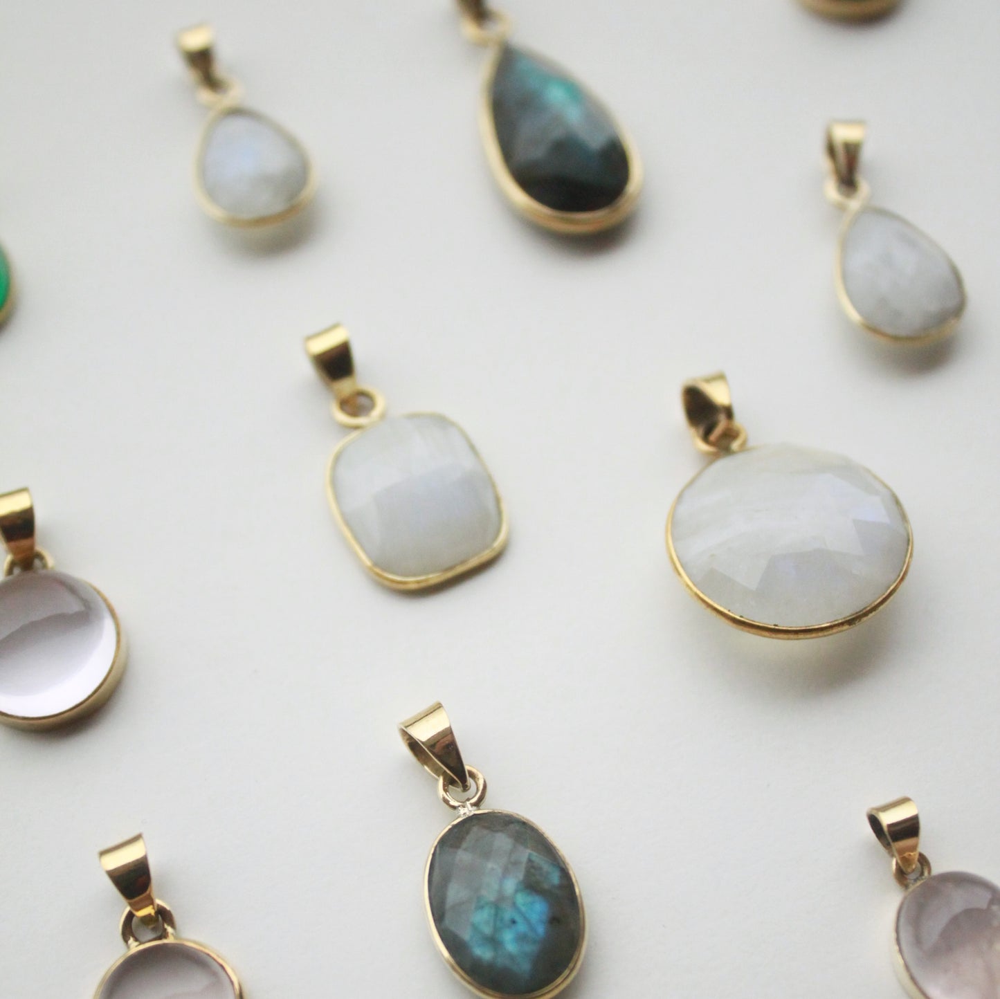 Ciondoli con pietra media piccola