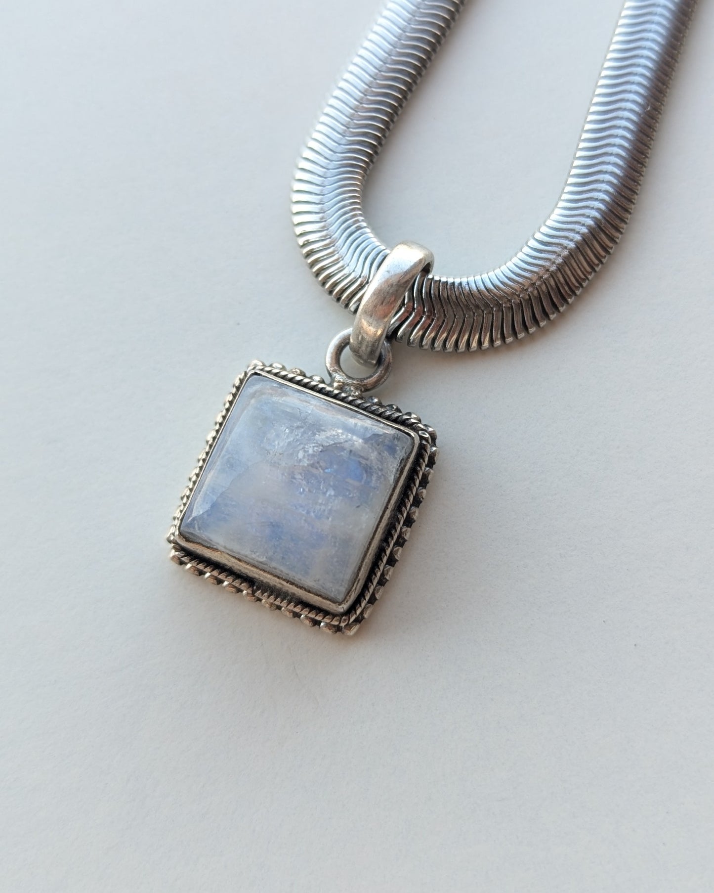Collana Snake pietra di luna
