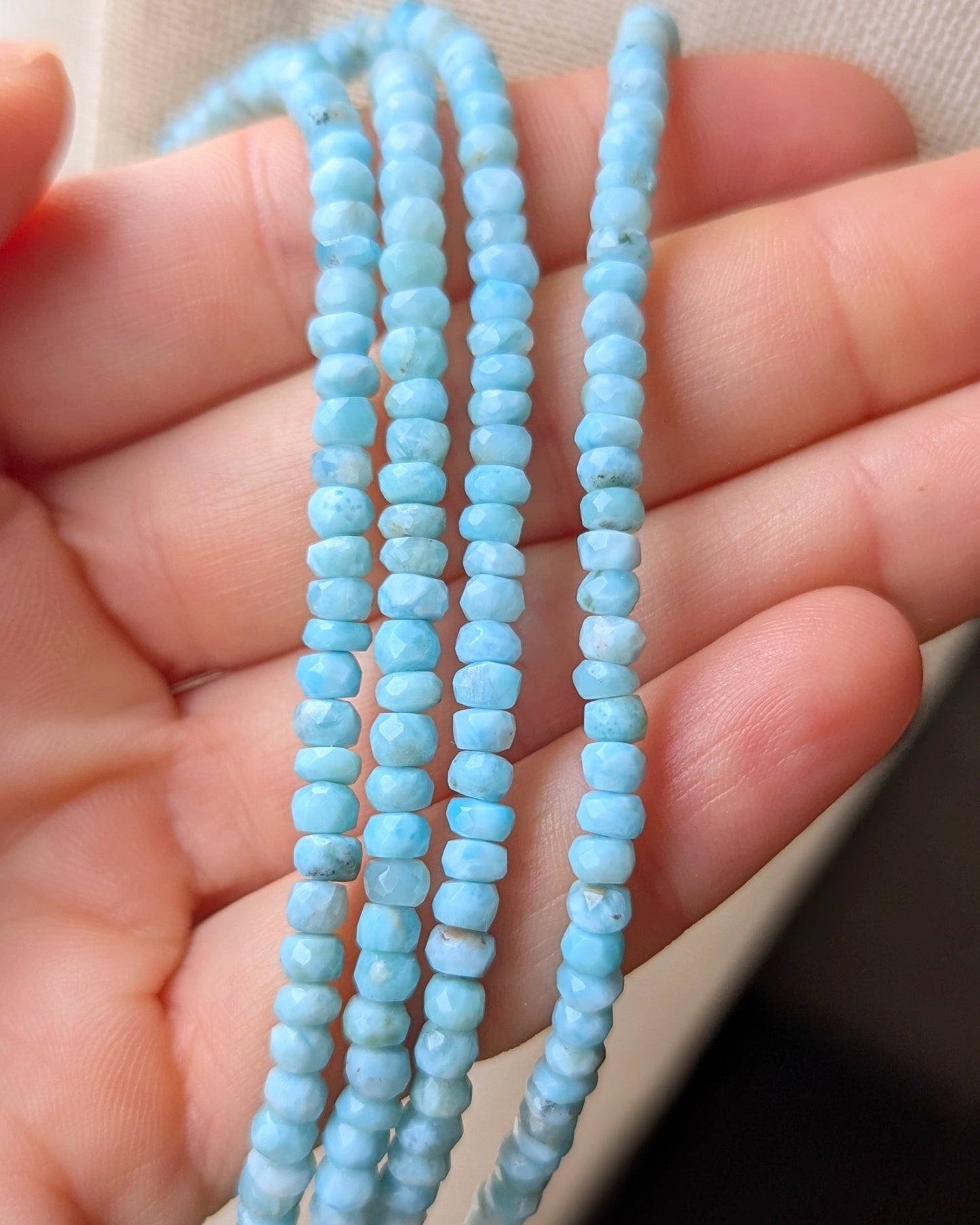 Collanina larimar