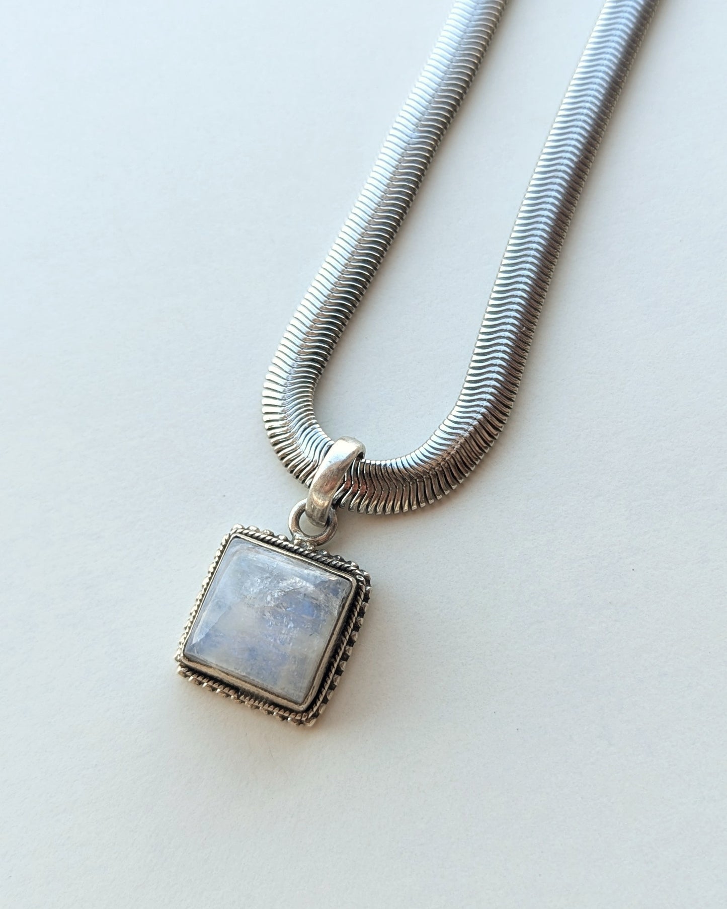 Collana Snake pietra di luna