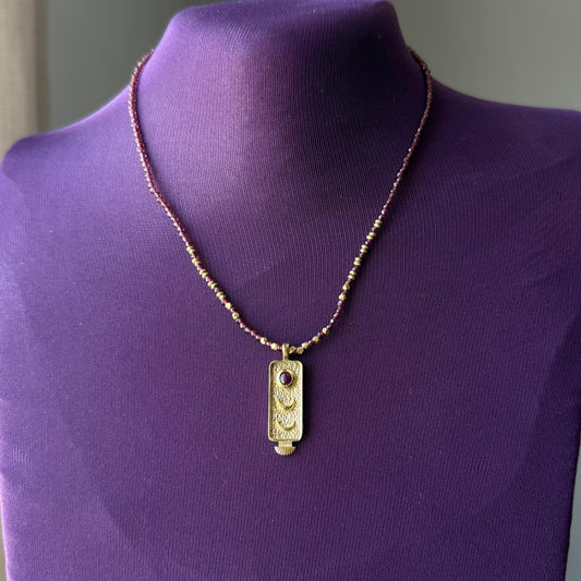 Collana granato rosso con ciondolo Egitto in radice di rubino