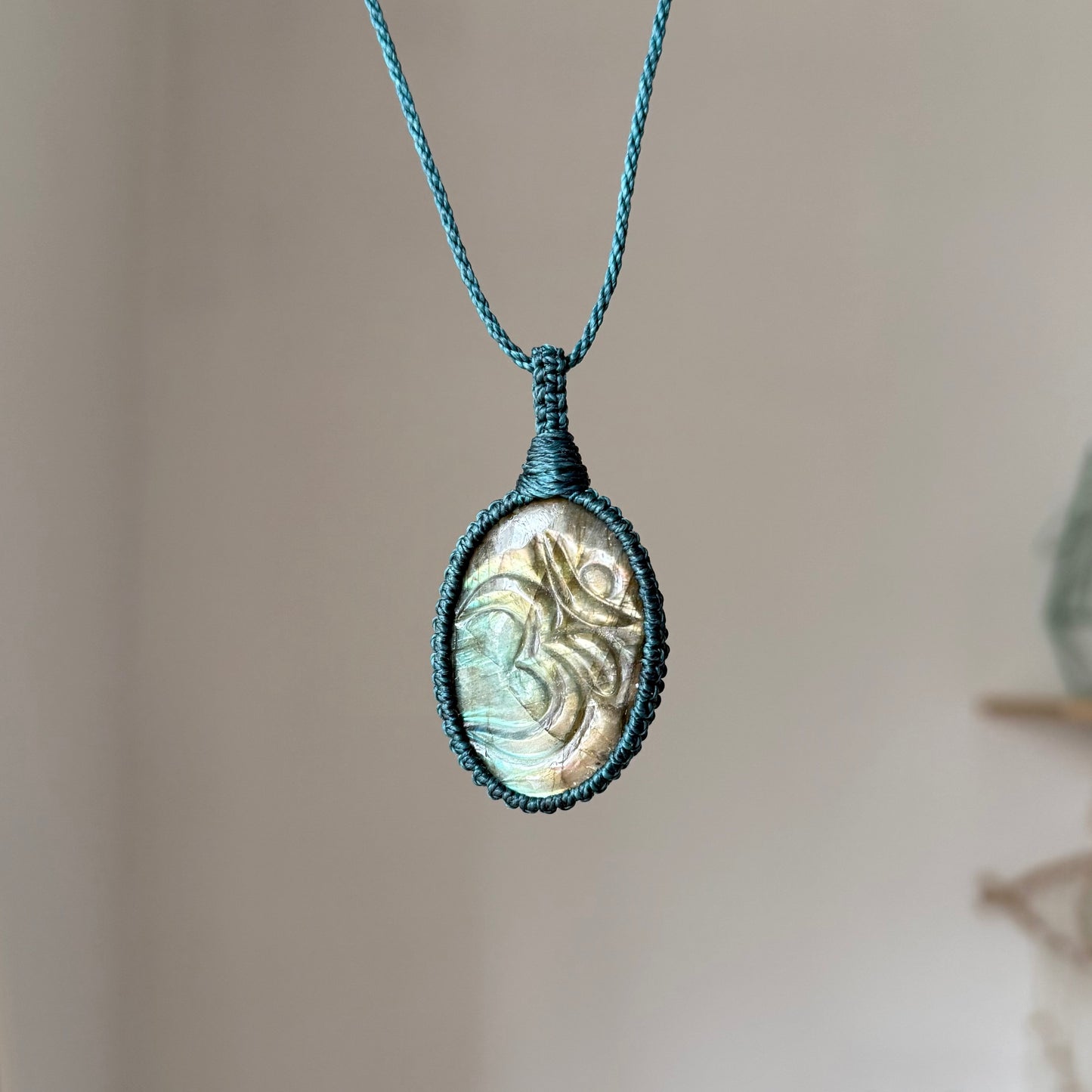 Collana labradorite OM inciso