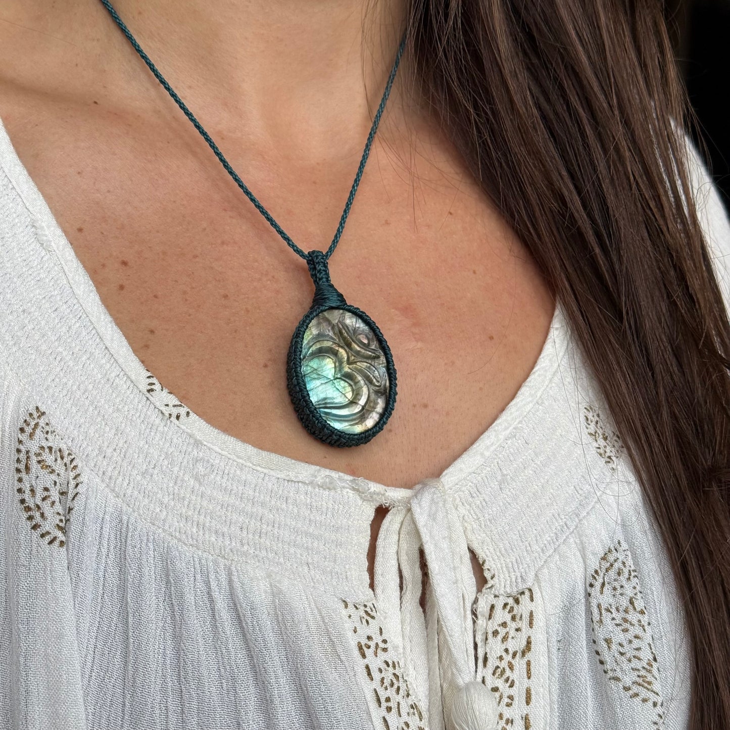 Collana labradorite OM inciso