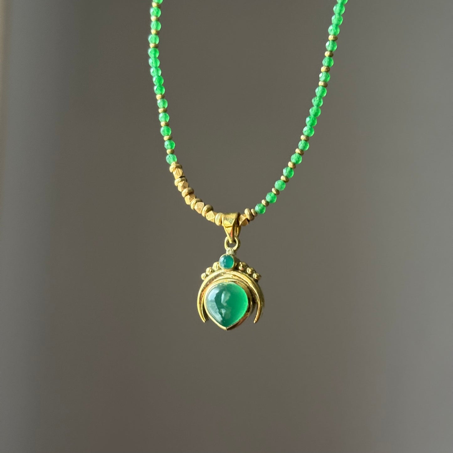 Collana con ciondolo Lilith in onice verde