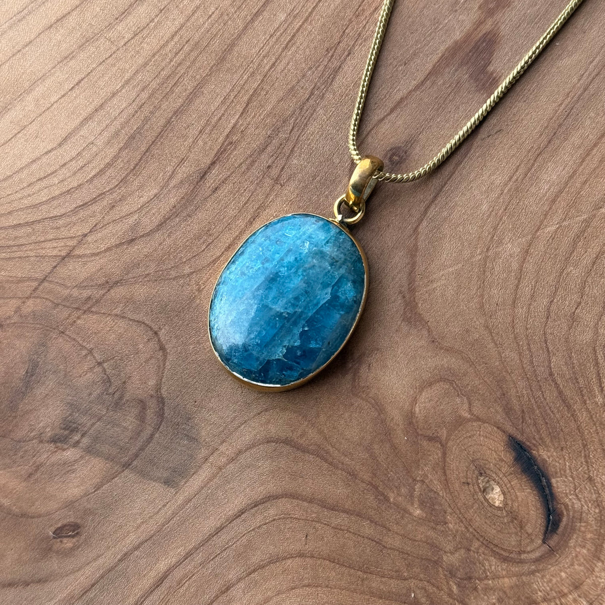 Ciondolo apatite blu