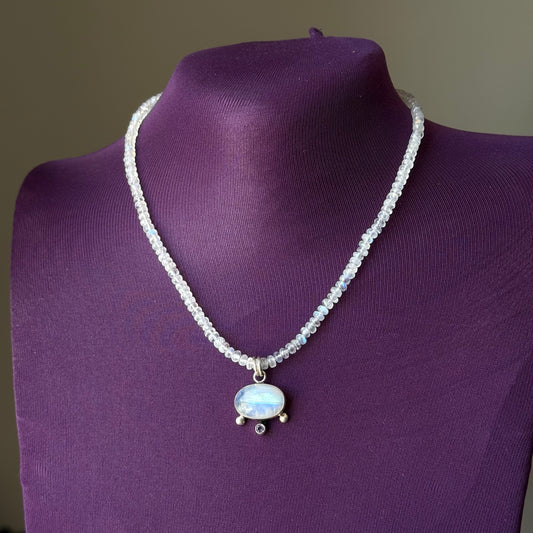 Collana labradorite bianca e punto luce ametista