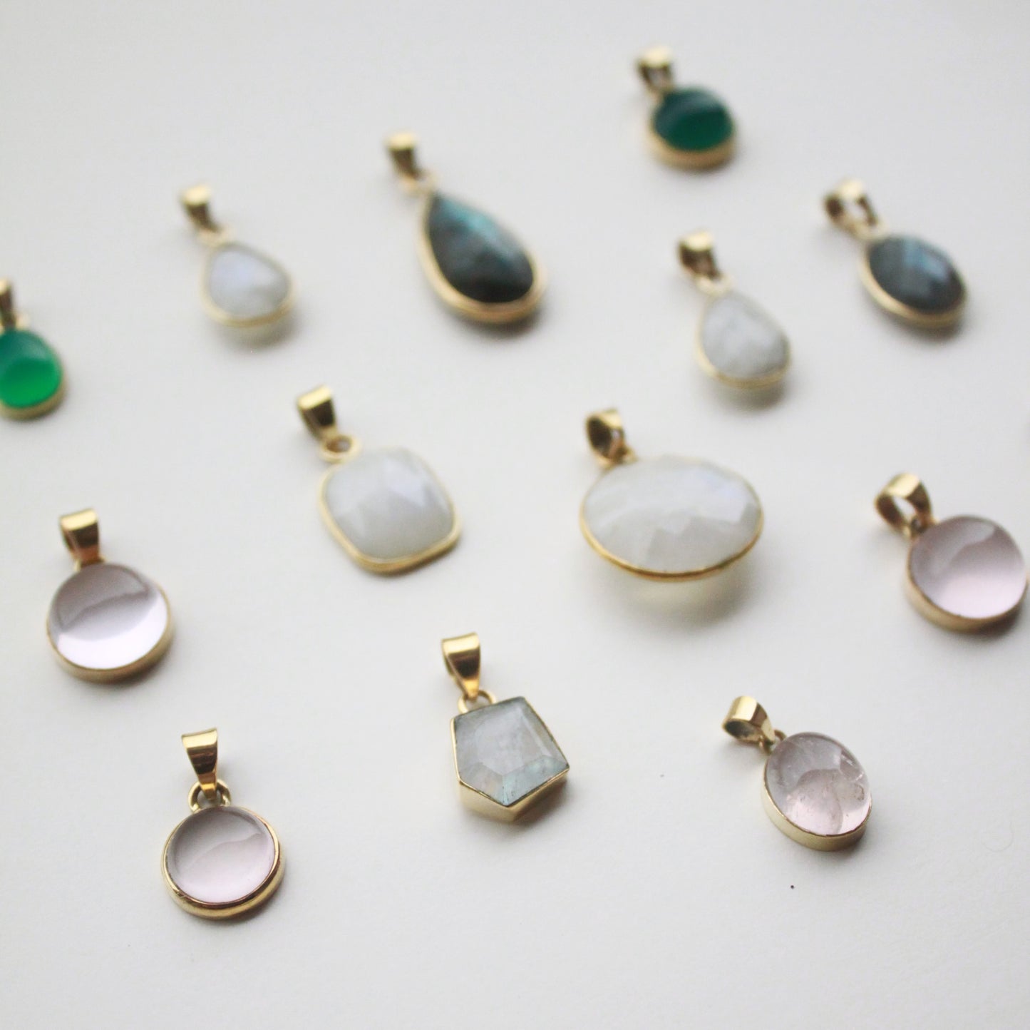 Ciondoli con pietra media piccola