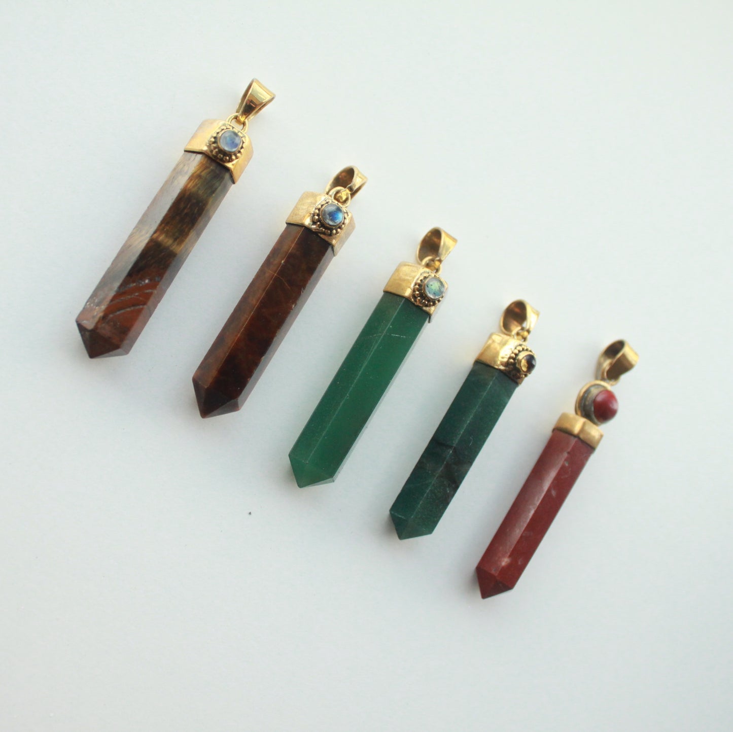 Ciondolo punta pietra naturale